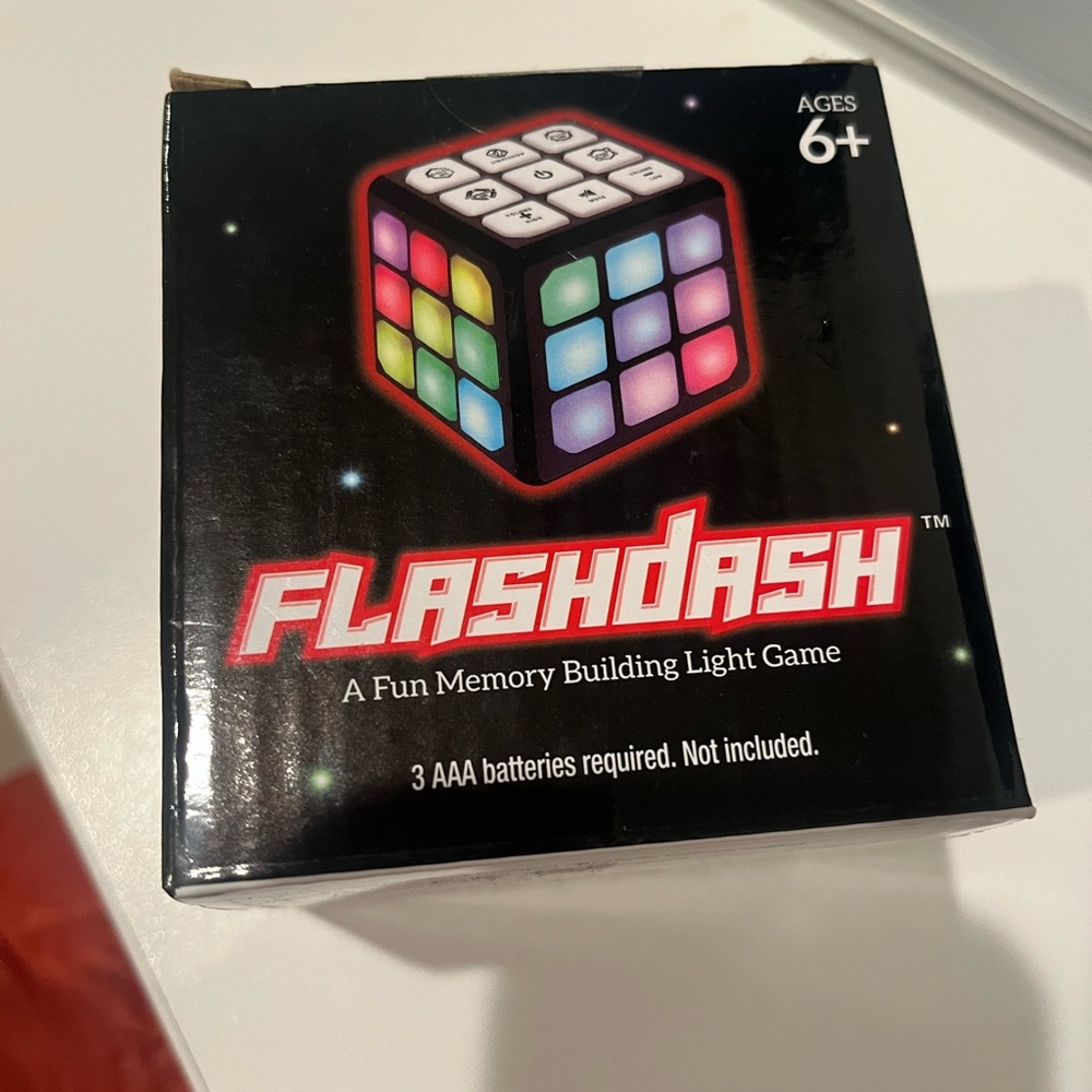 Flashdash by Winning Fingers - a fun memory building light game (new)